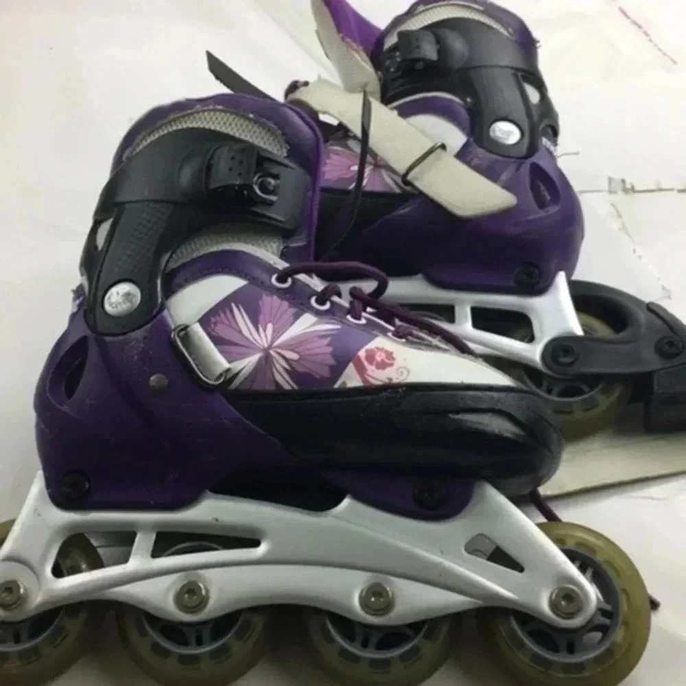 mongoose skating shoe  size 1-4 girls